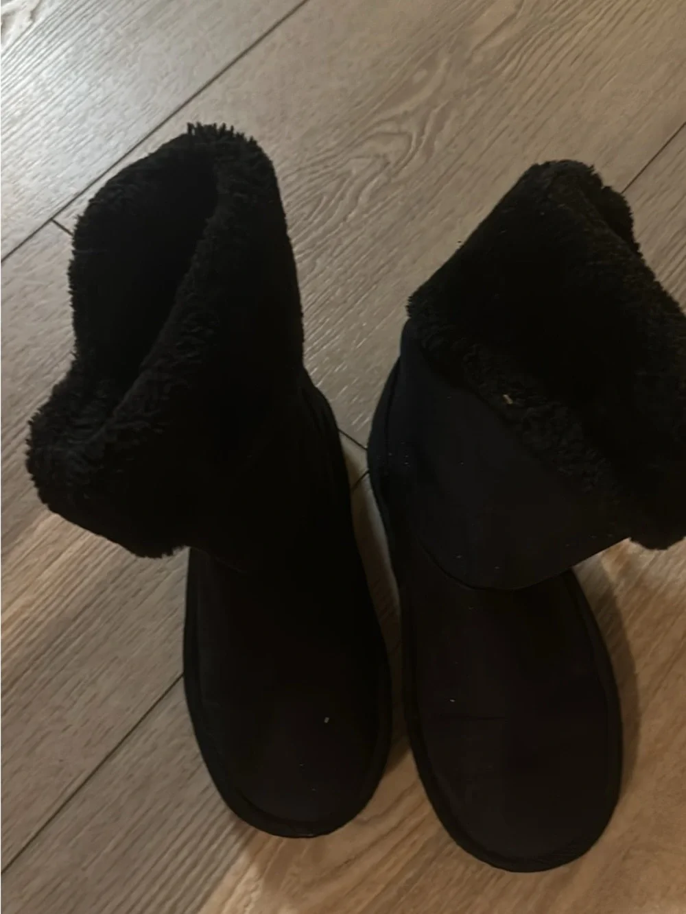 Cat & Jack Kids Cozy Boots in Black and Cream Sparkle